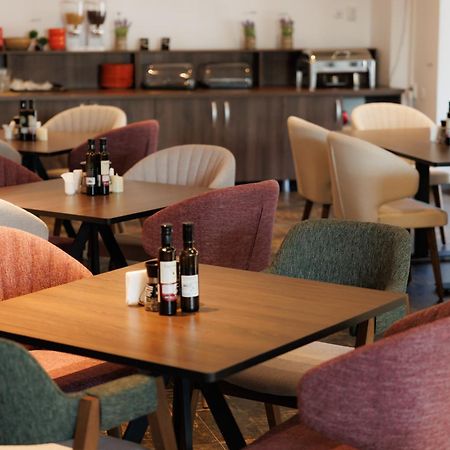 Suru Hotel & Restaurant Busteni Ngoại thất bức ảnh