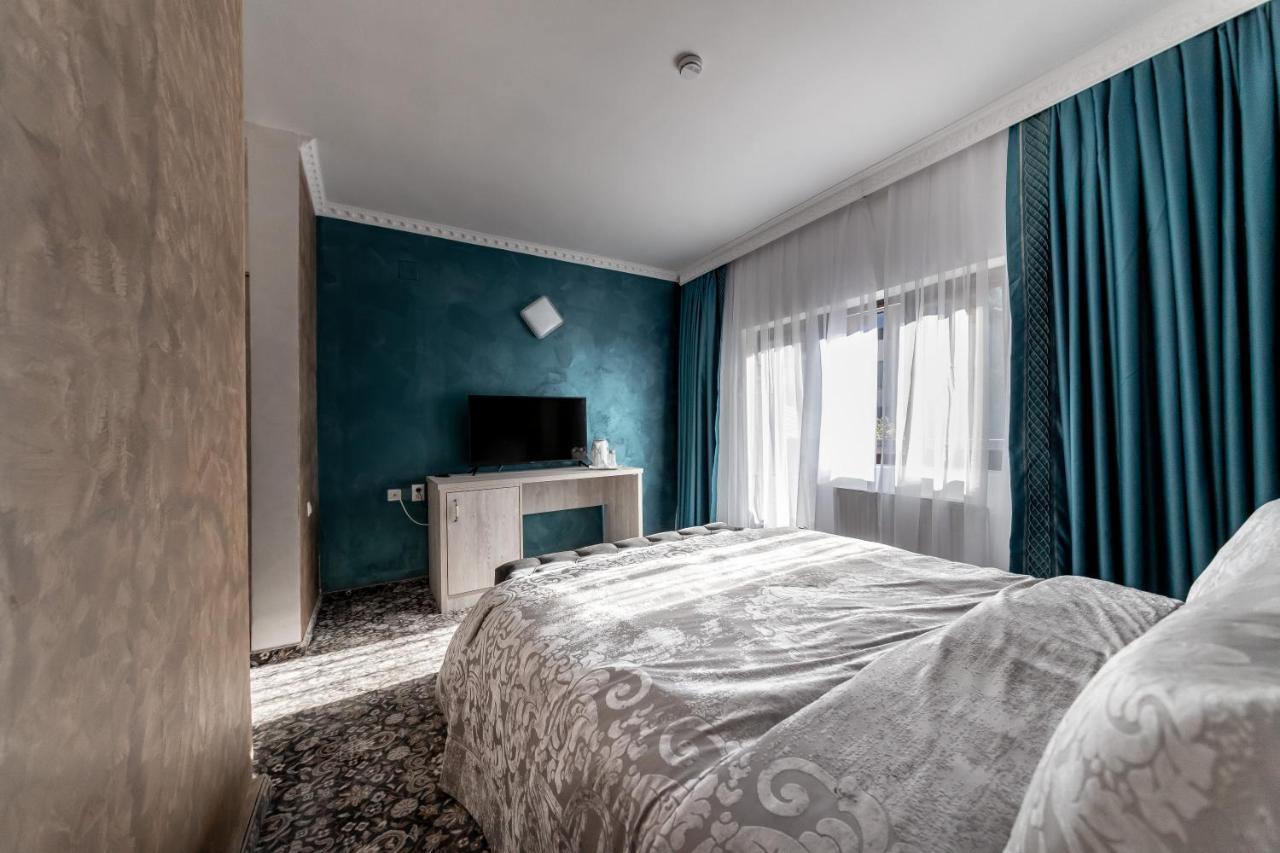 Suru Hotel & Restaurant Busteni Ngoại thất bức ảnh